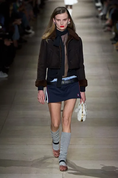 Look 17